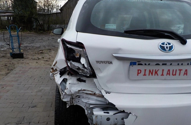 Toyota Yaris cena 26900 przebieg: 133543, rok produkcji 2016 z Pszów małe 277